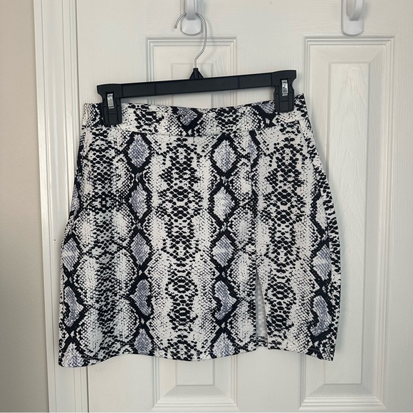 Snakeskin Print Mini Skirt - Picture 6 of 8